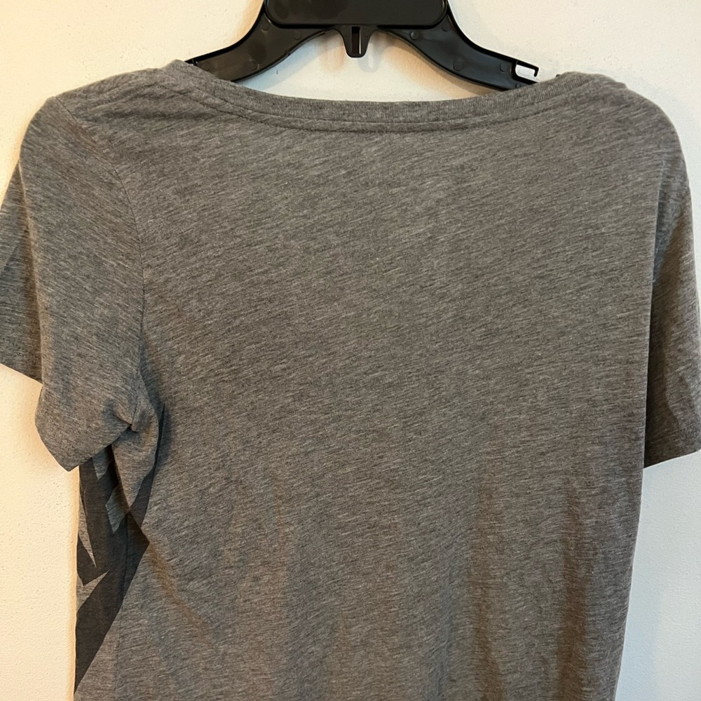 Women’s Nike T-Shirt - Picture 3 of 3
